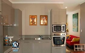 Unique 2Bed Home 100M To Beach